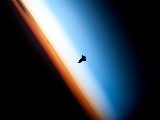 tapety_cywilizacja_shuttleapproaching_nasa_big